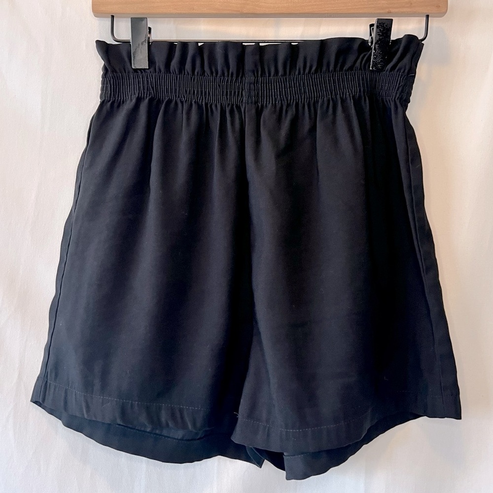 H&M Black High Waisted Flare Shorts Size 6